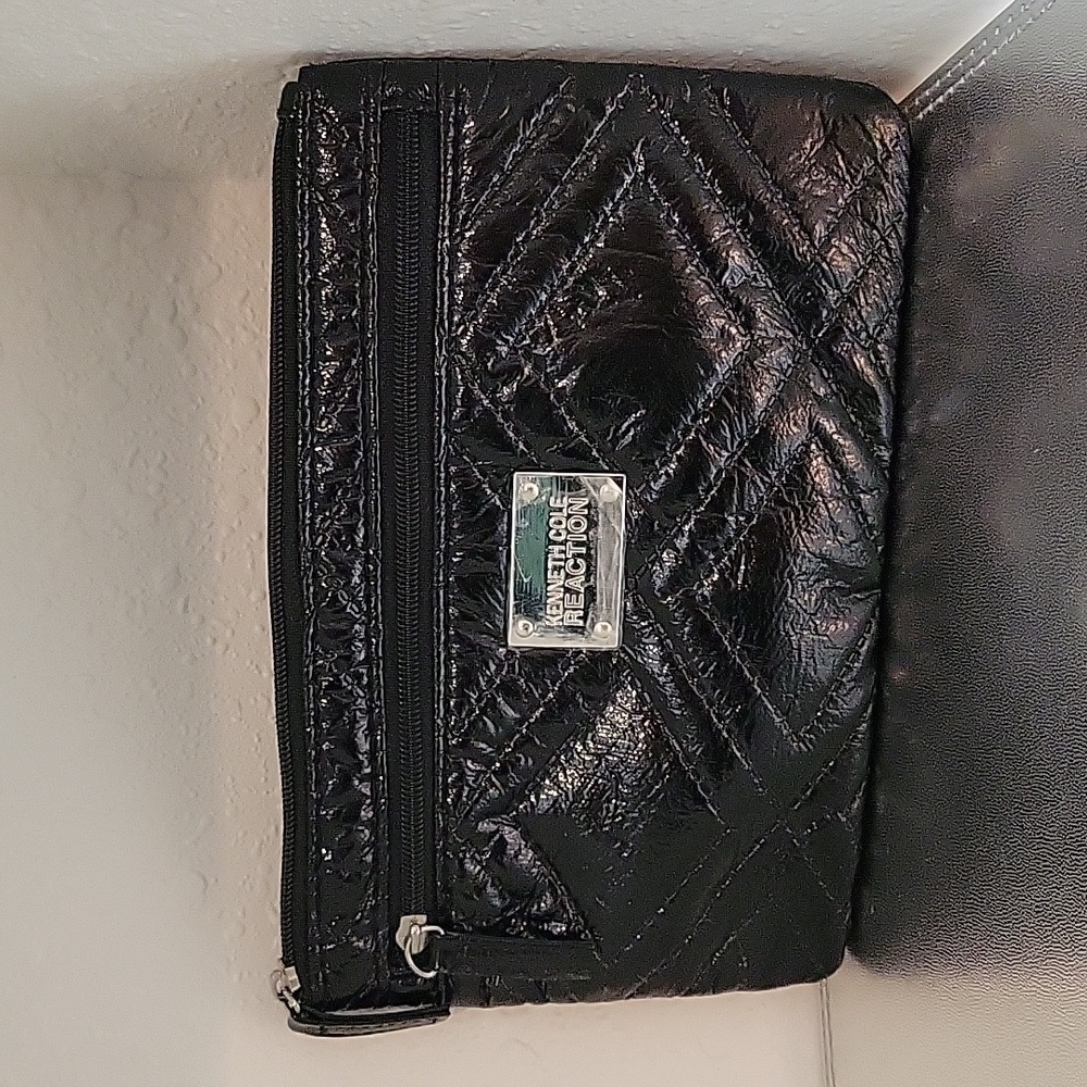 Like New Kenneth Cole Reaction Faux Patent Leather Black and Silver Cosm…